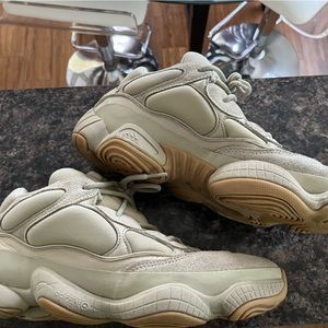 Yeezy size 10.5… No Box